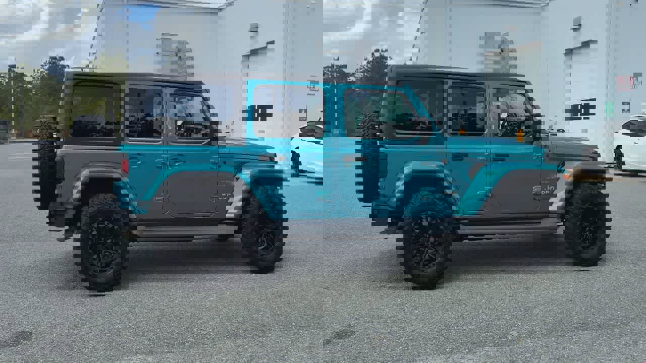 Used 2020 Jeep Wrangler Unlimited Sahara image 9