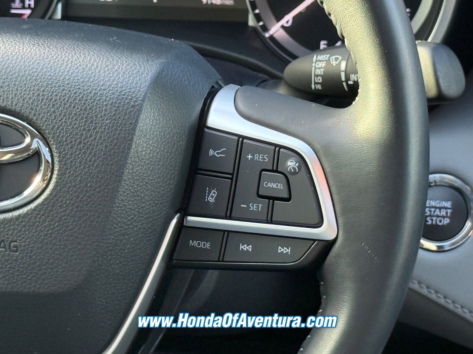 Used 2023 Toyota Highlander XLE FWD image 16