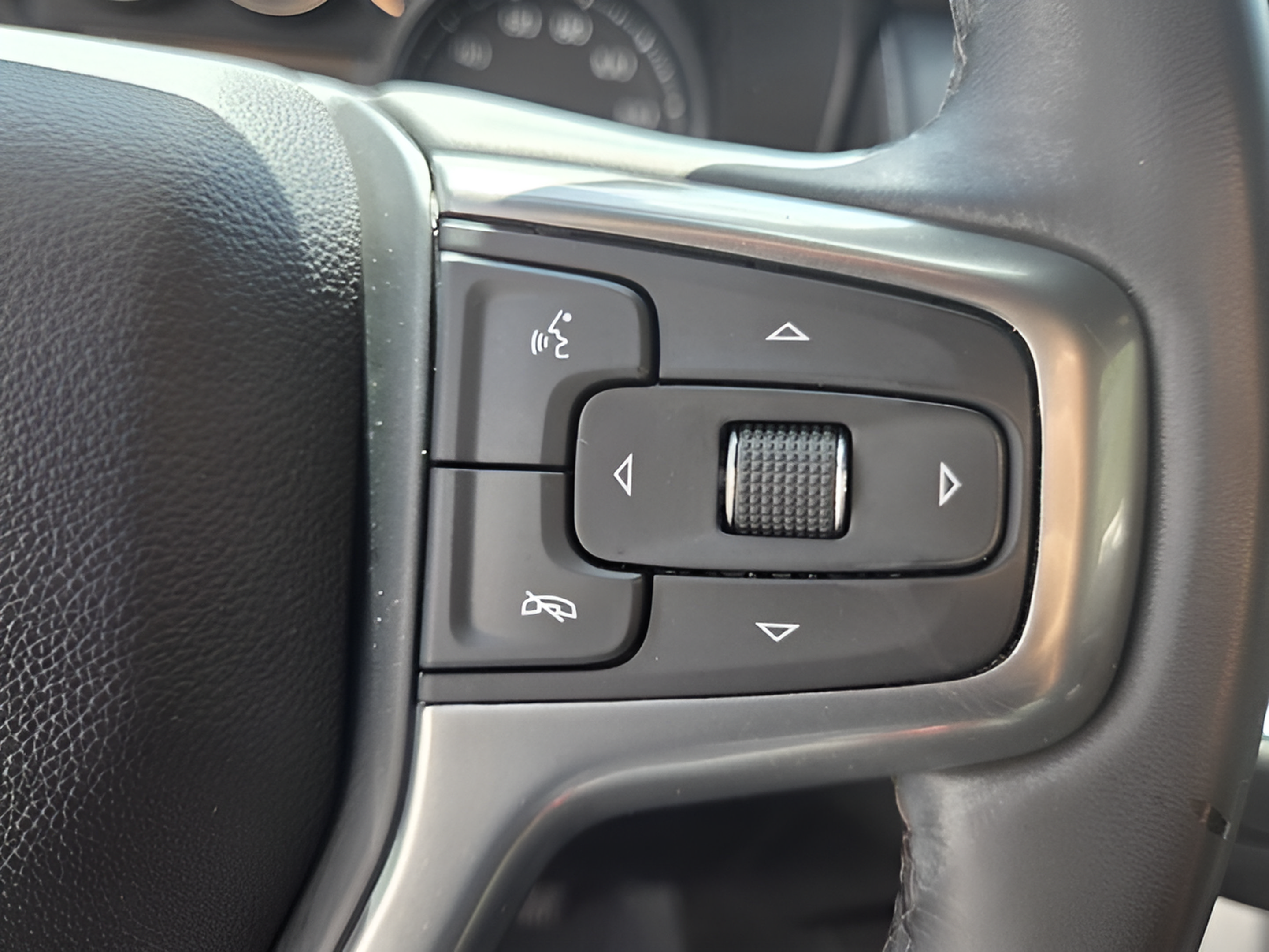 Certified 2023 Chevrolet Suburban LS RWD image 25