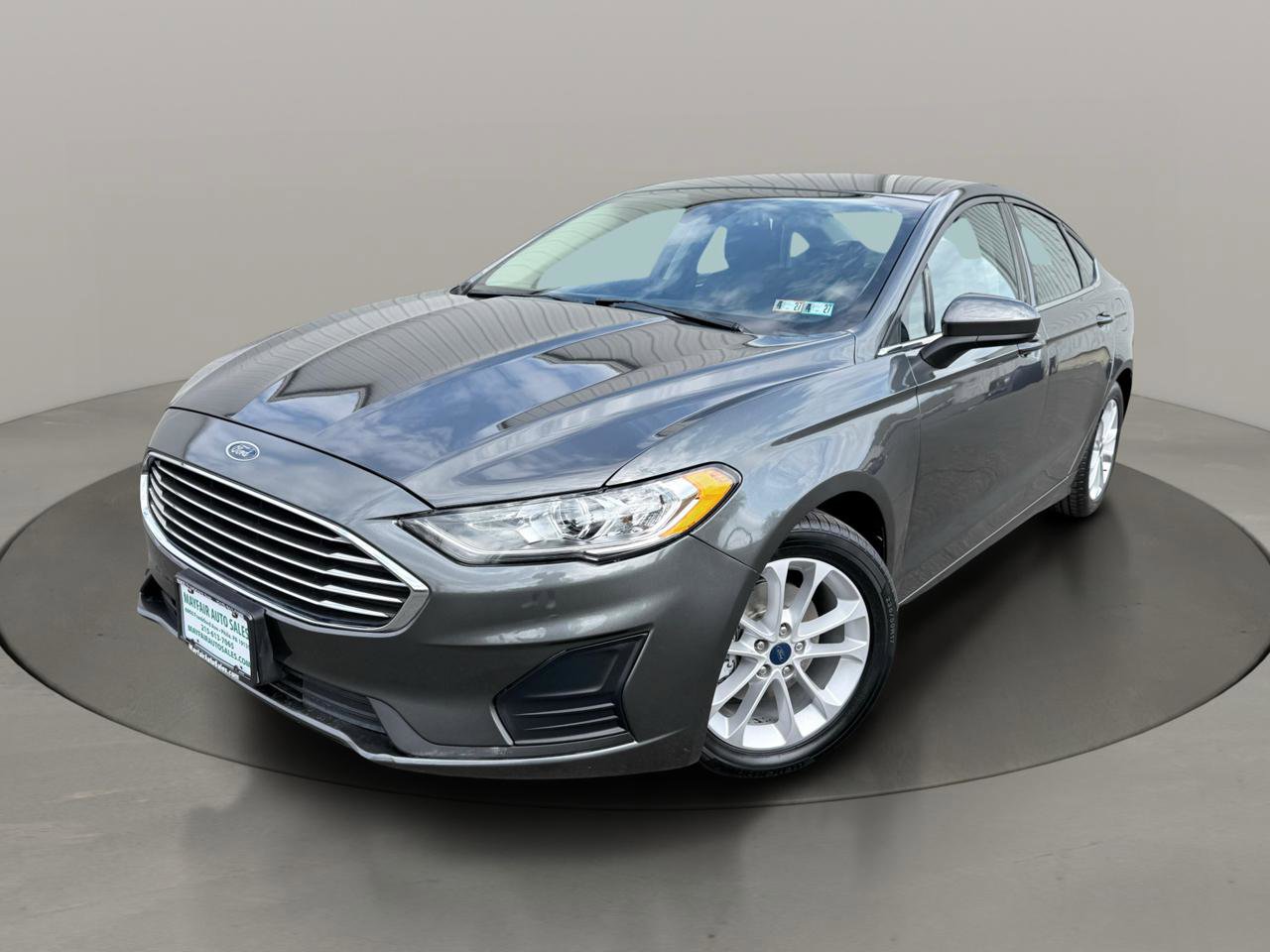 Used 2019 Ford Fusion SE FWD image 1