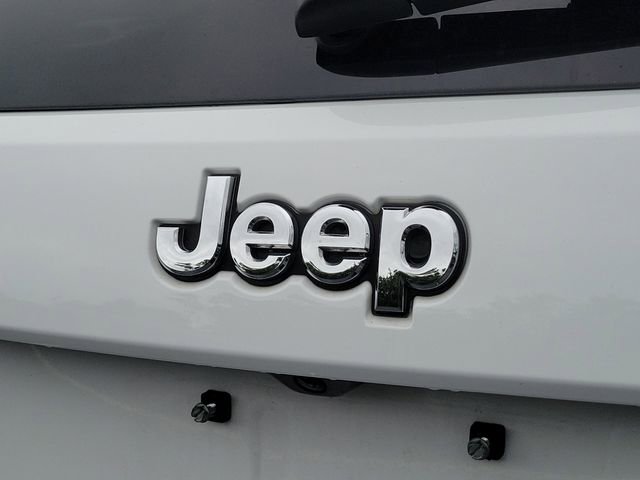 Used 2022 Jeep Grand Cherokee Laredo E AWD/4WD image 9