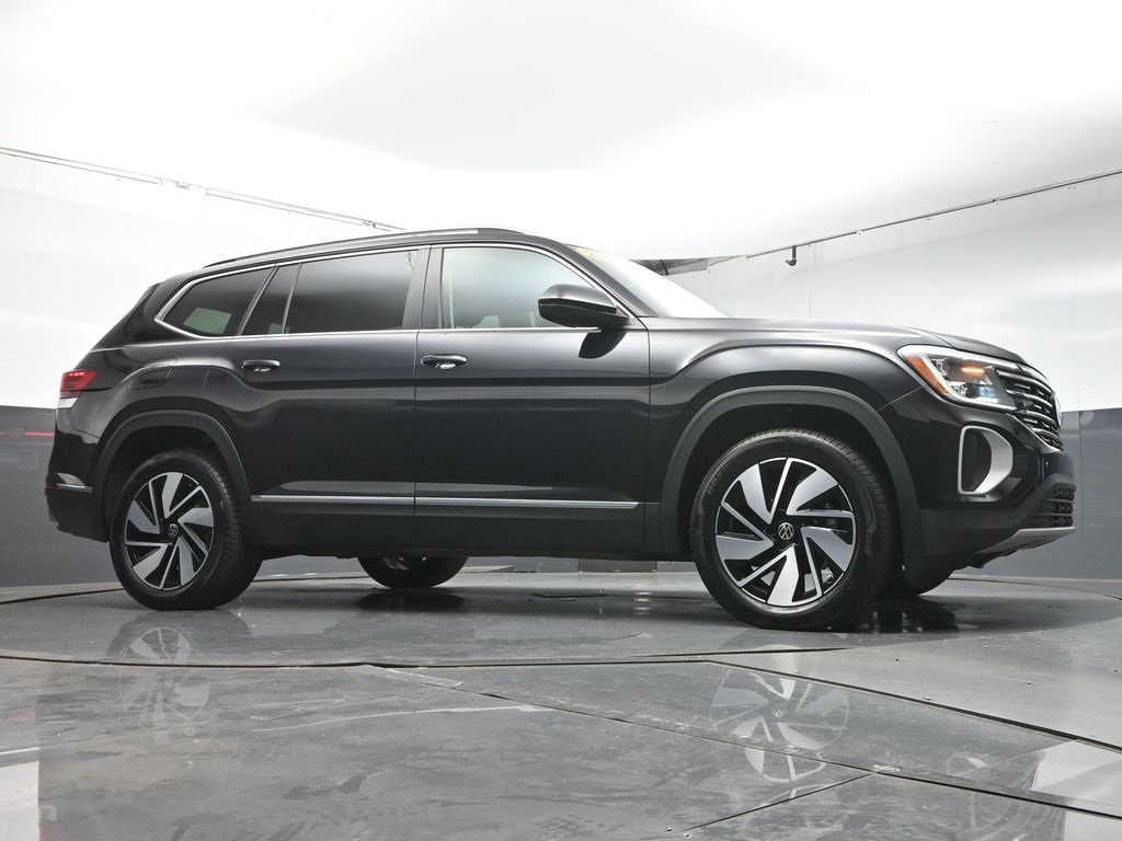 Used 2025 Volkswagen Atlas SEL image 32