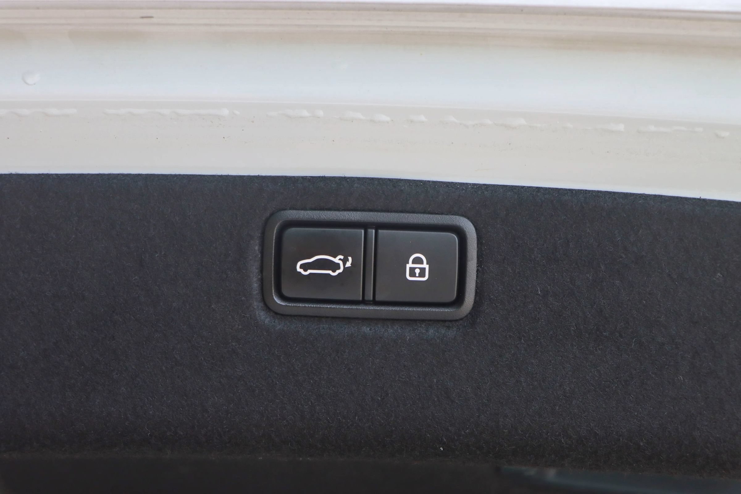 Used 2015 Hyundai Genesis 3.8 w/ Option Group 04 AWD/4WD image 25