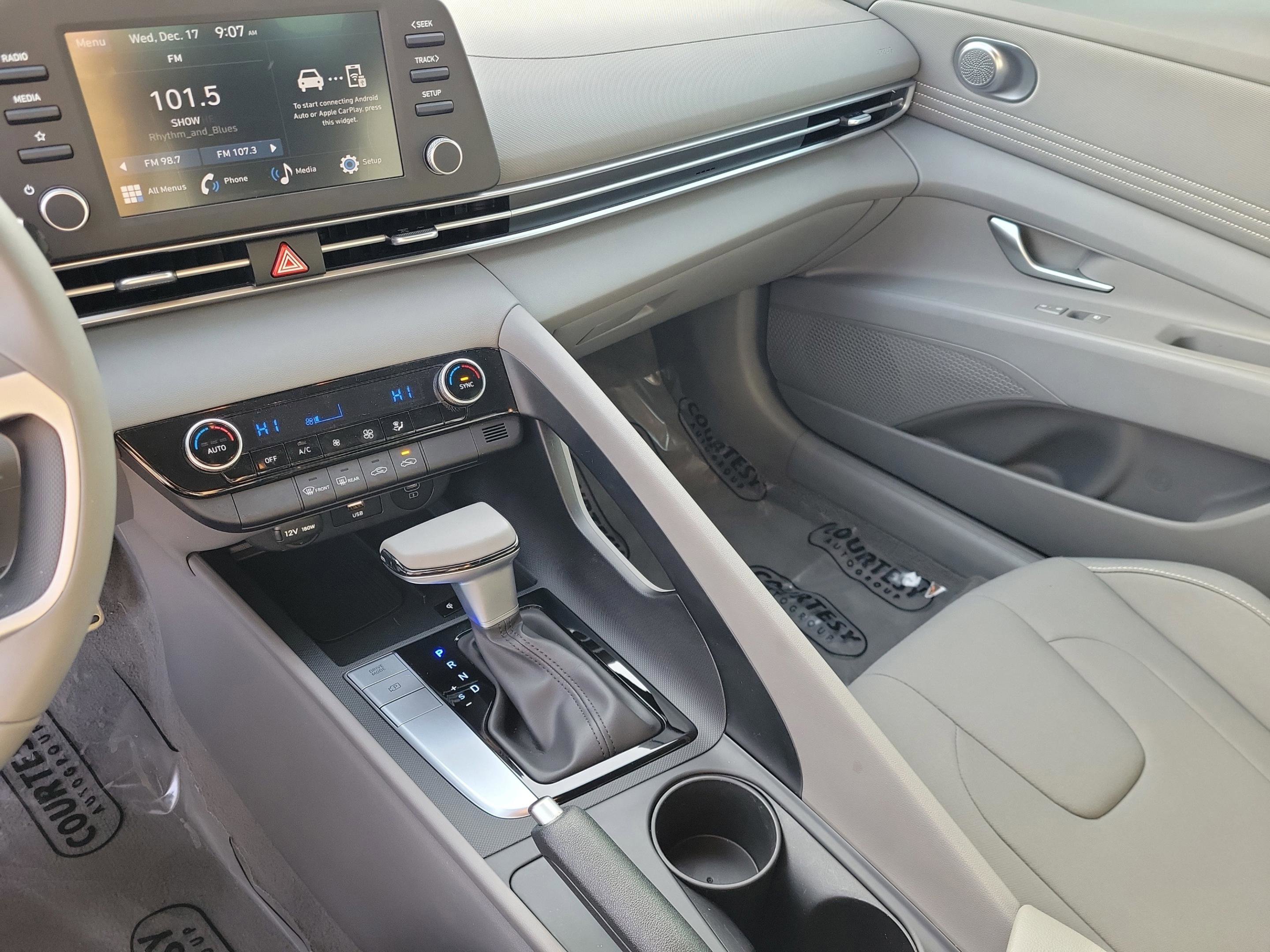 Certified 2025 Hyundai Elantra Sport image 30