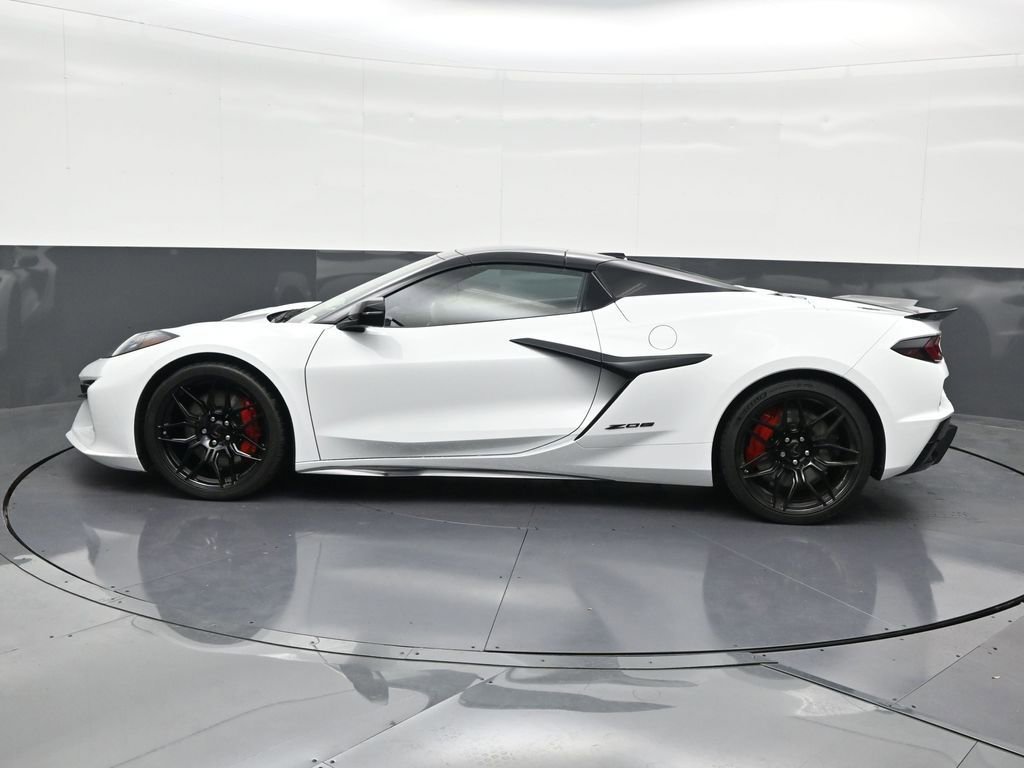Used 2025 Chevrolet Corvette Z06 image 2