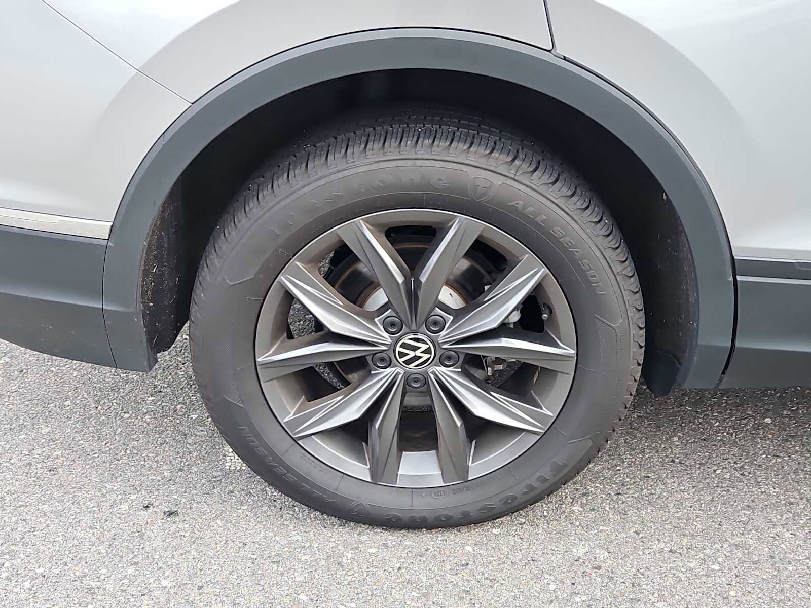 Used 2024 Volkswagen Tiguan Wolfsburg Edition image 9