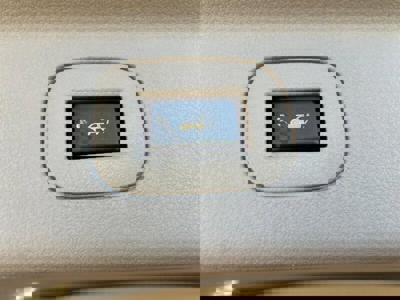 Used 2012 Nissan Quest LE image 32