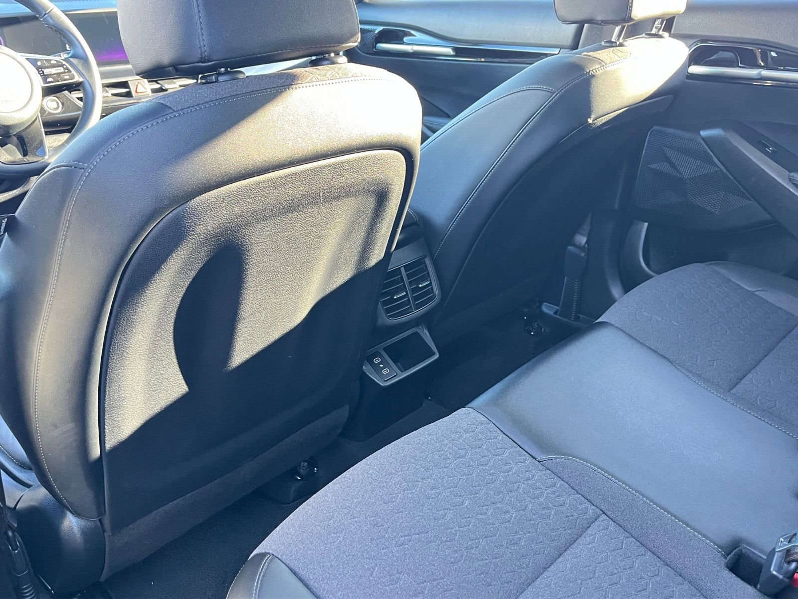 Used 2025 Kia Seltos S FWD image 23