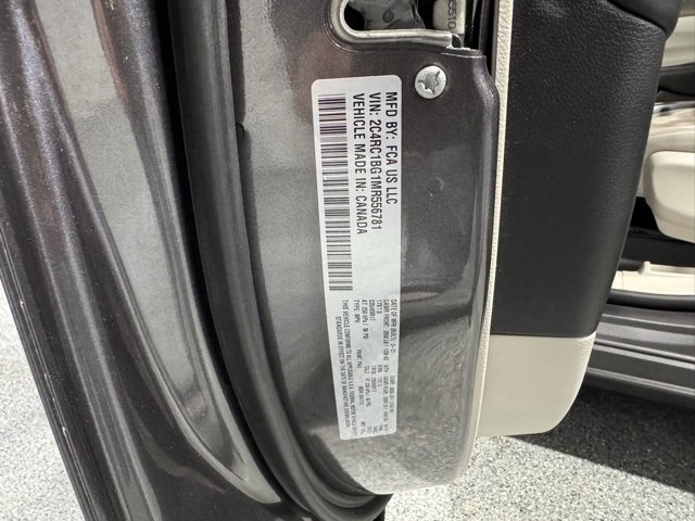 Used 2021 Chrysler Pacifica Touring-L image 27