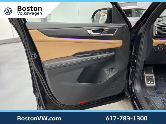 Used 2025 Volkswagen Atlas Cross Sport SEL R-Line image 27