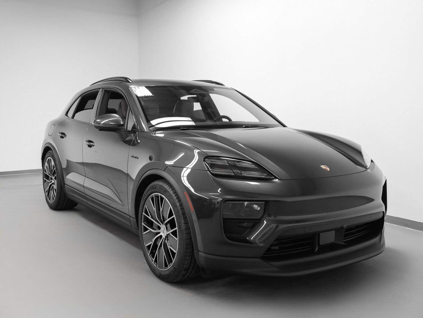 New 2026 Porsche Macan 4 Electric image 10