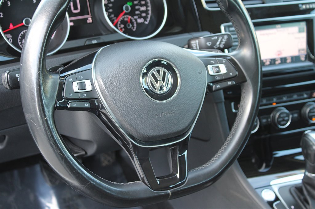 Used 2015 Volkswagen Golf SEL FWD image 27