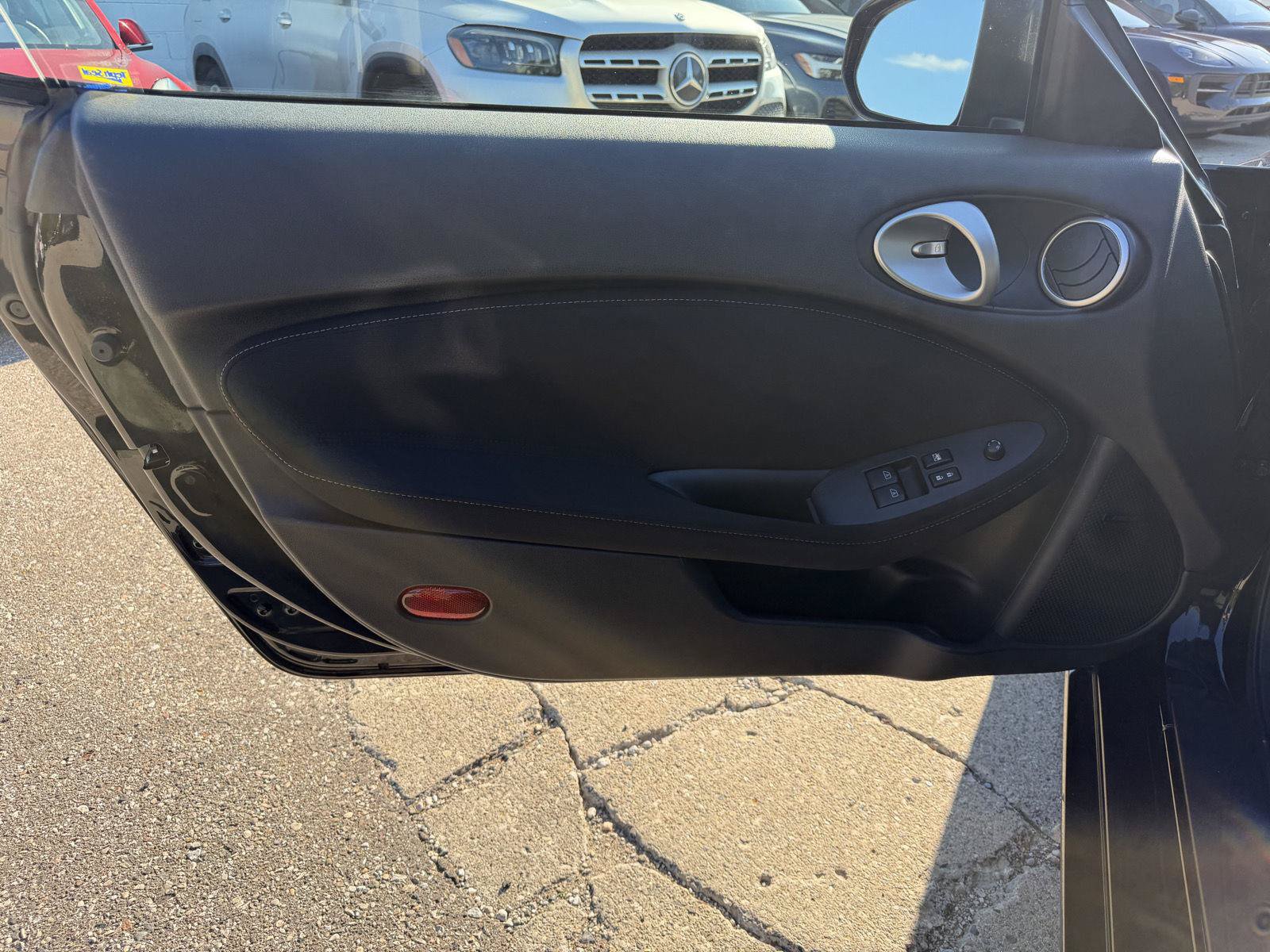 Used 2017 Nissan 370Z Coupe RWD image 11