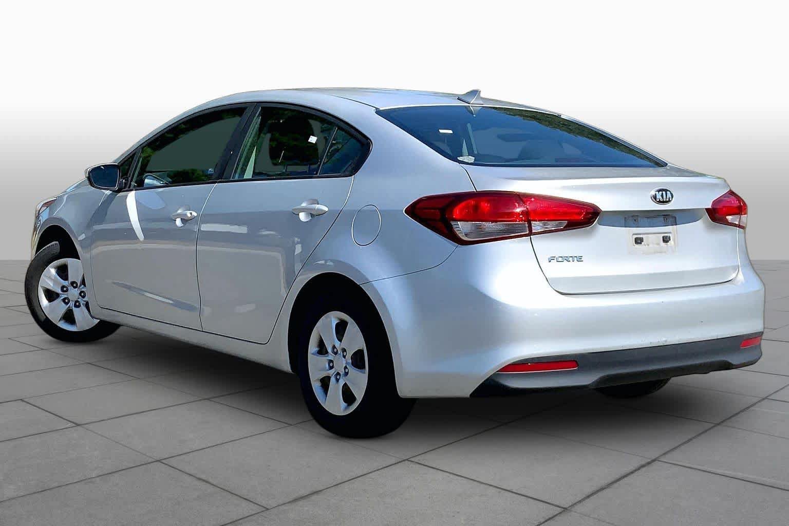 Used 2017 Kia Forte LX FWD image 12