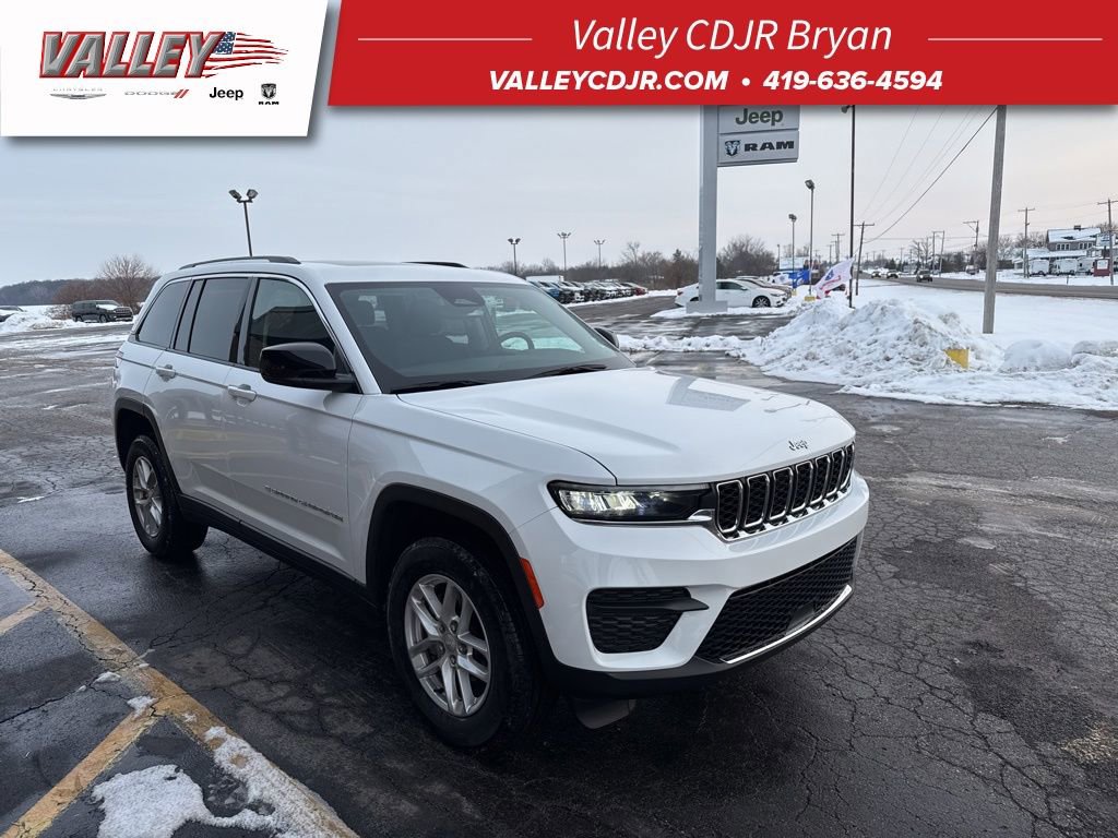 Used 2024 Jeep Grand Cherokee Laredo X image 1