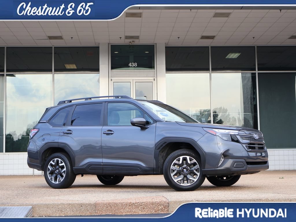 Used 2025 Subaru Forester Premium AWD/4WD image 2