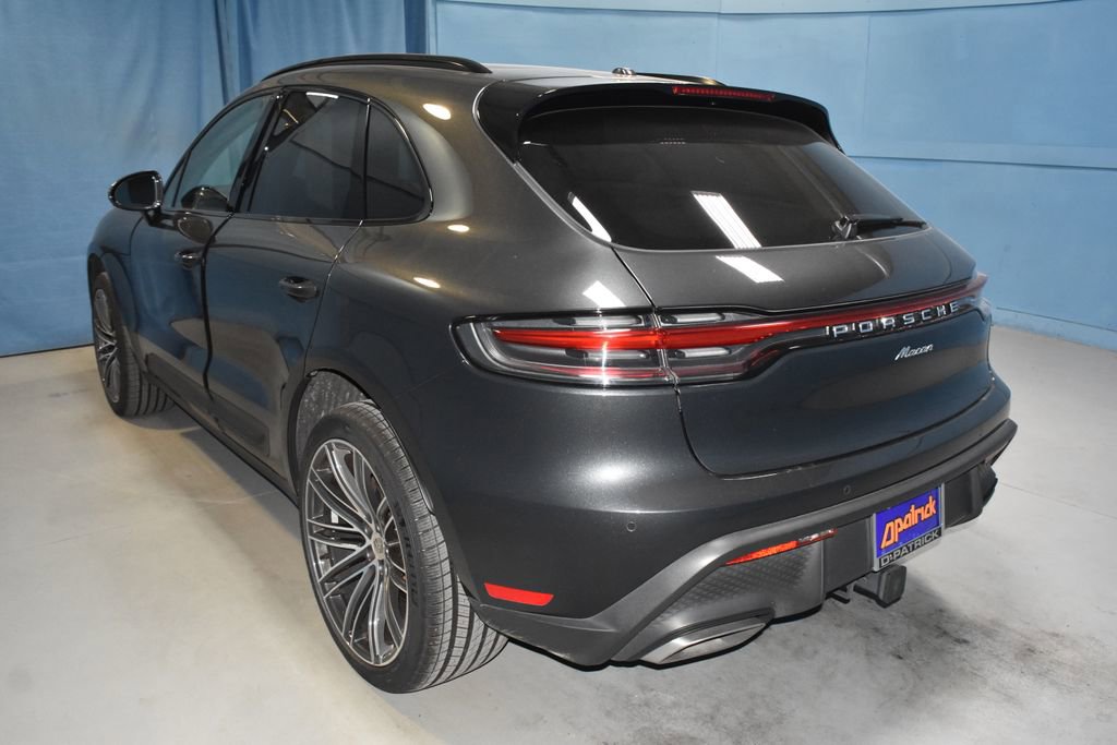 Certified 2025 Porsche Macan image 4
