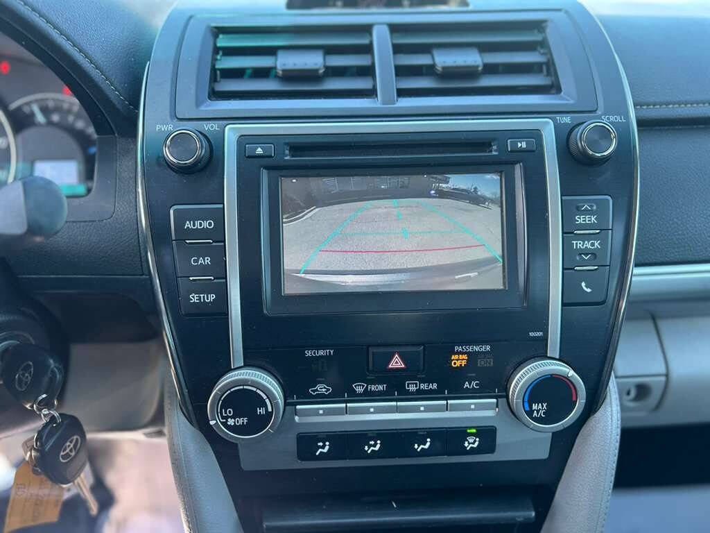 Used 2014 Toyota Camry LE image 14