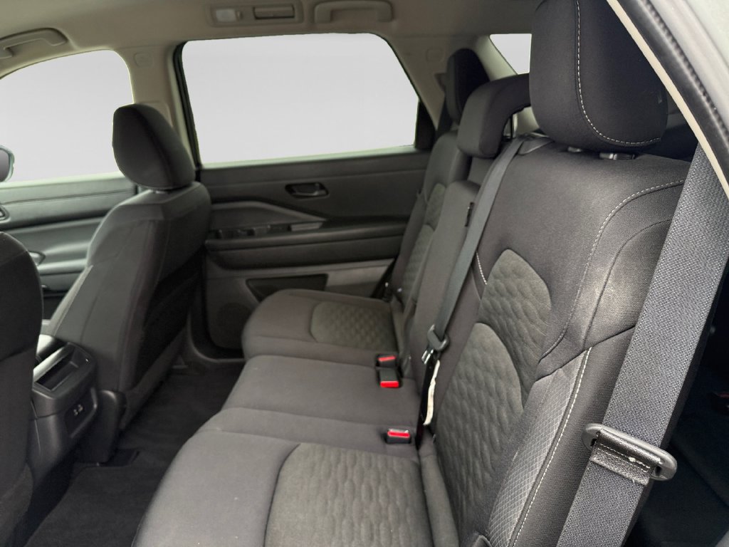 Used 2024 Nissan Pathfinder S FWD image 19