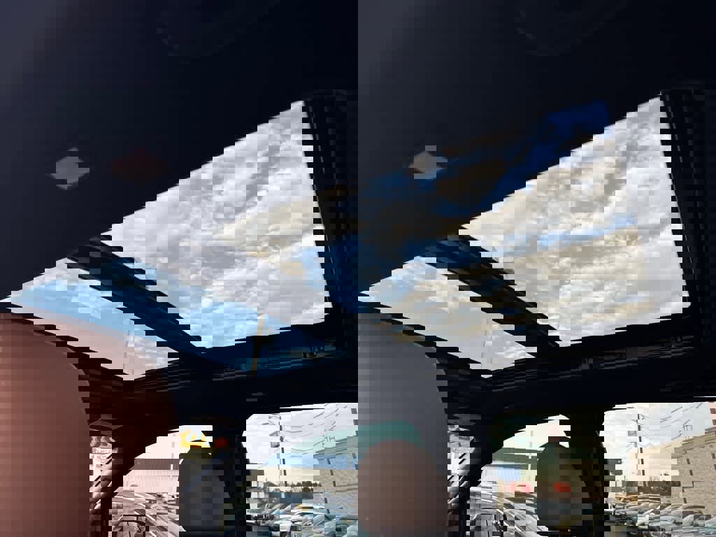 Used 2021 Nissan Titan Platinum Reserve w/ Moonroof Package image 16