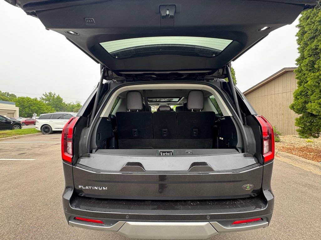Used 2025 Ford Expedition Platinum w/ Platinum Ultimate Package AWD/4WD image 40
