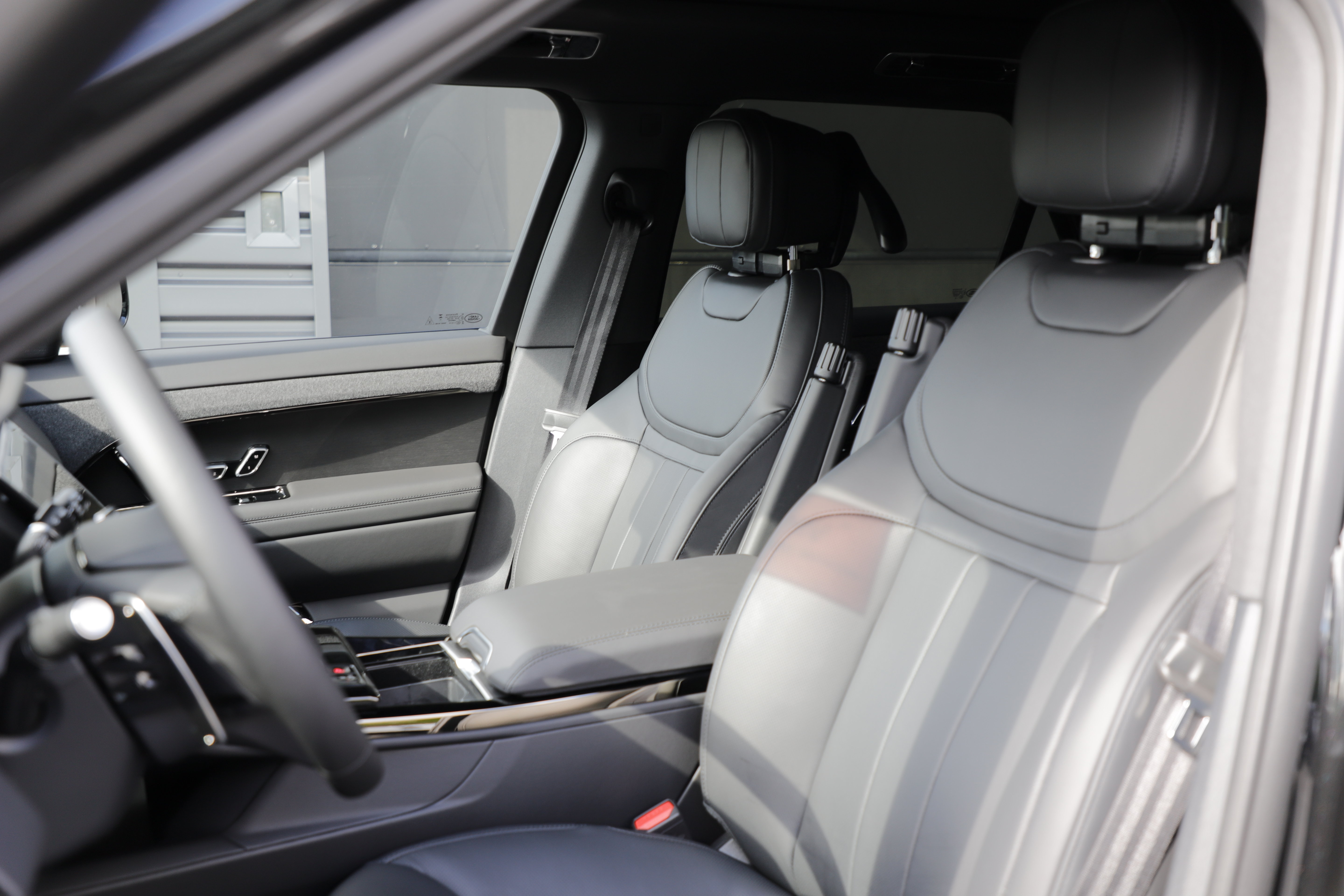 New 2026 Land Rover Range Rover Sport Dynamic SE AWD/4WD image 17