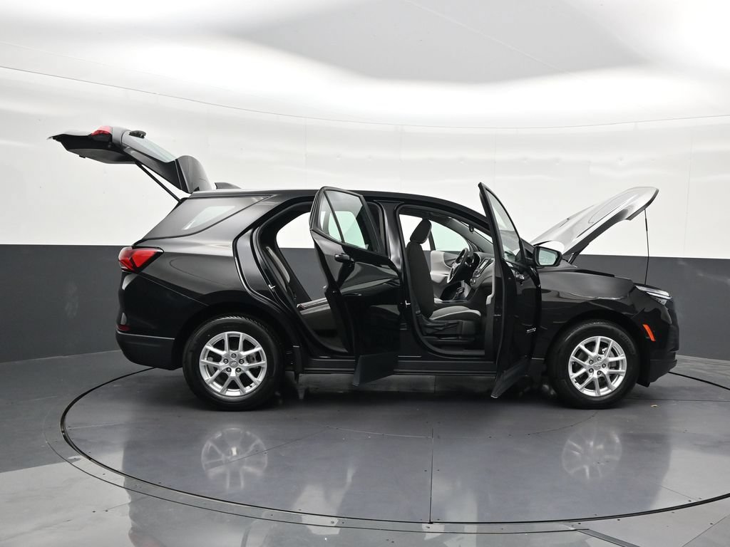 Used 2024 Chevrolet Equinox LS FWD image 33