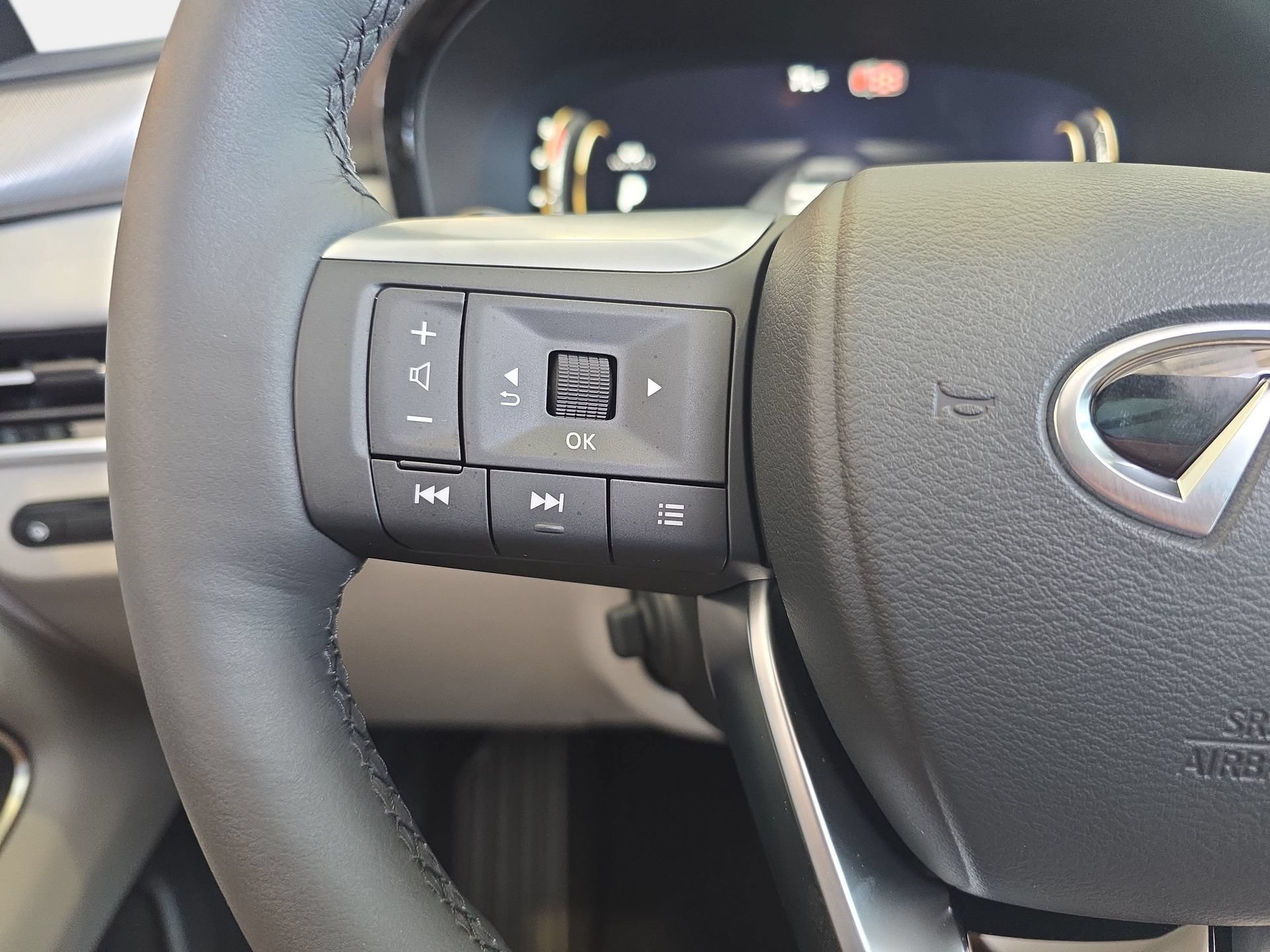 New 2027 INFINITI QX60 Luxe w/ Cargo Package FWD image 17