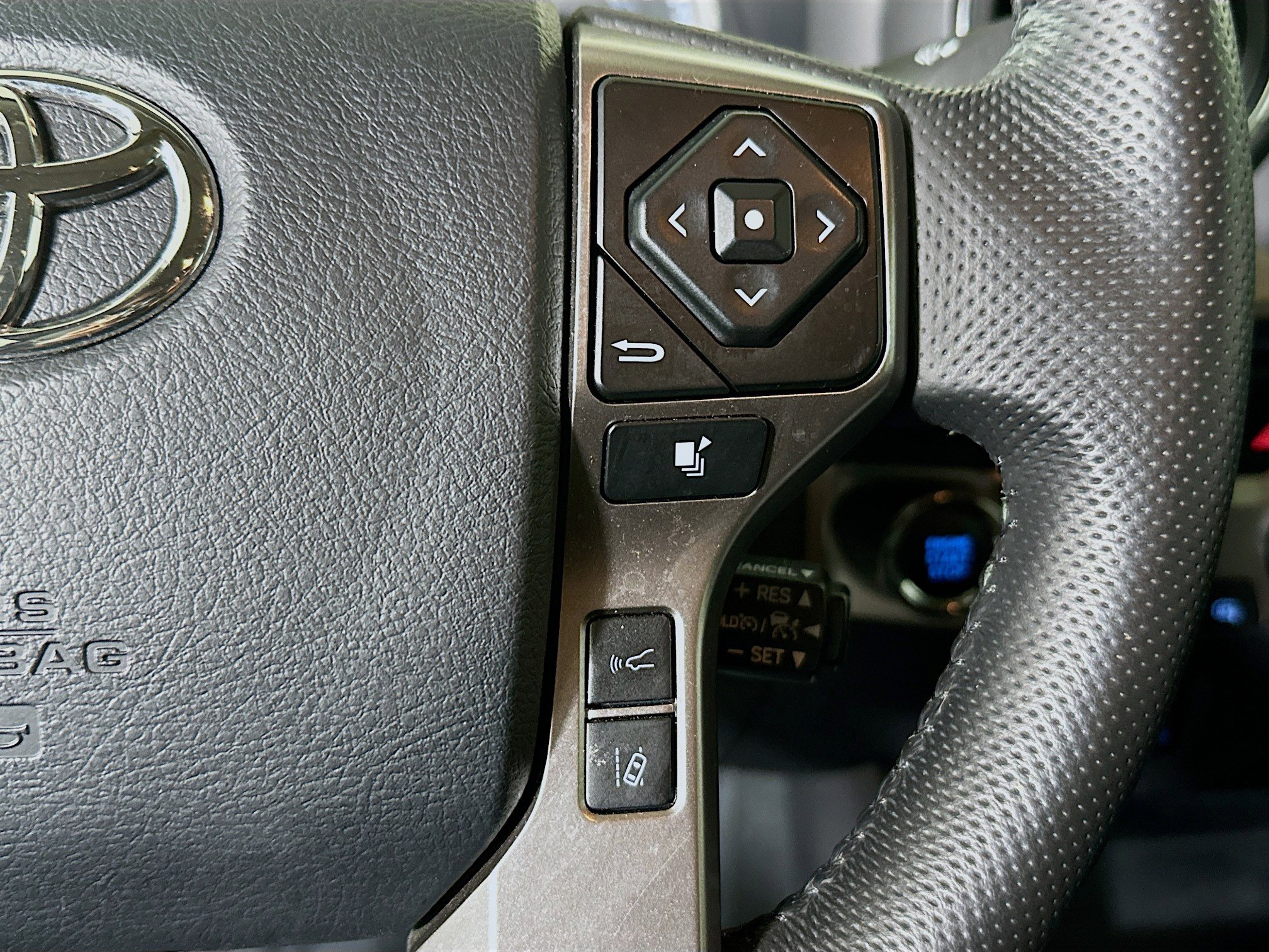 Used 2023 Toyota Tacoma SR5 w/ Technology Package RWD image 17