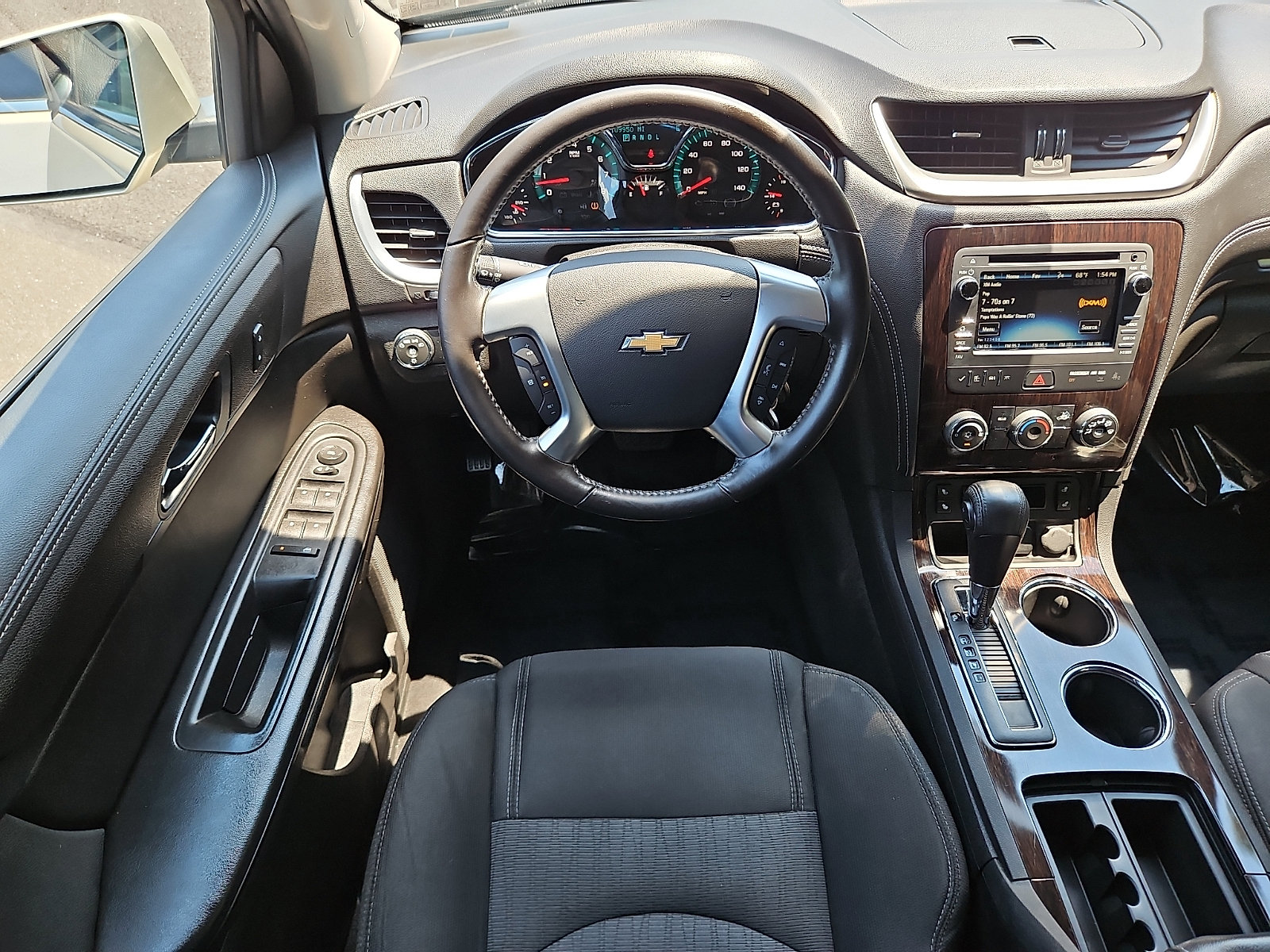 Used 2017 Chevrolet Traverse LT w/ Style and Technology Package FWD image 11
