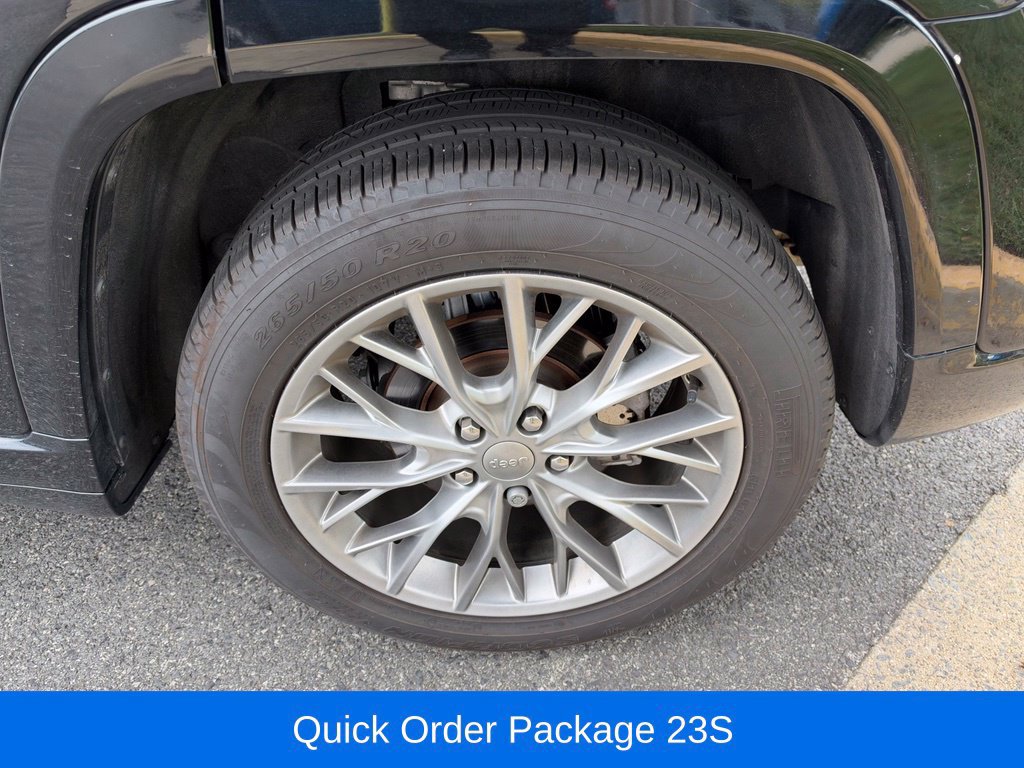 Used 2025 Jeep Grand Cherokee Summit AWD/4WD image 14
