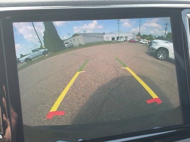 Used 2024 Chrysler Pacifica Touring-L FWD image 13