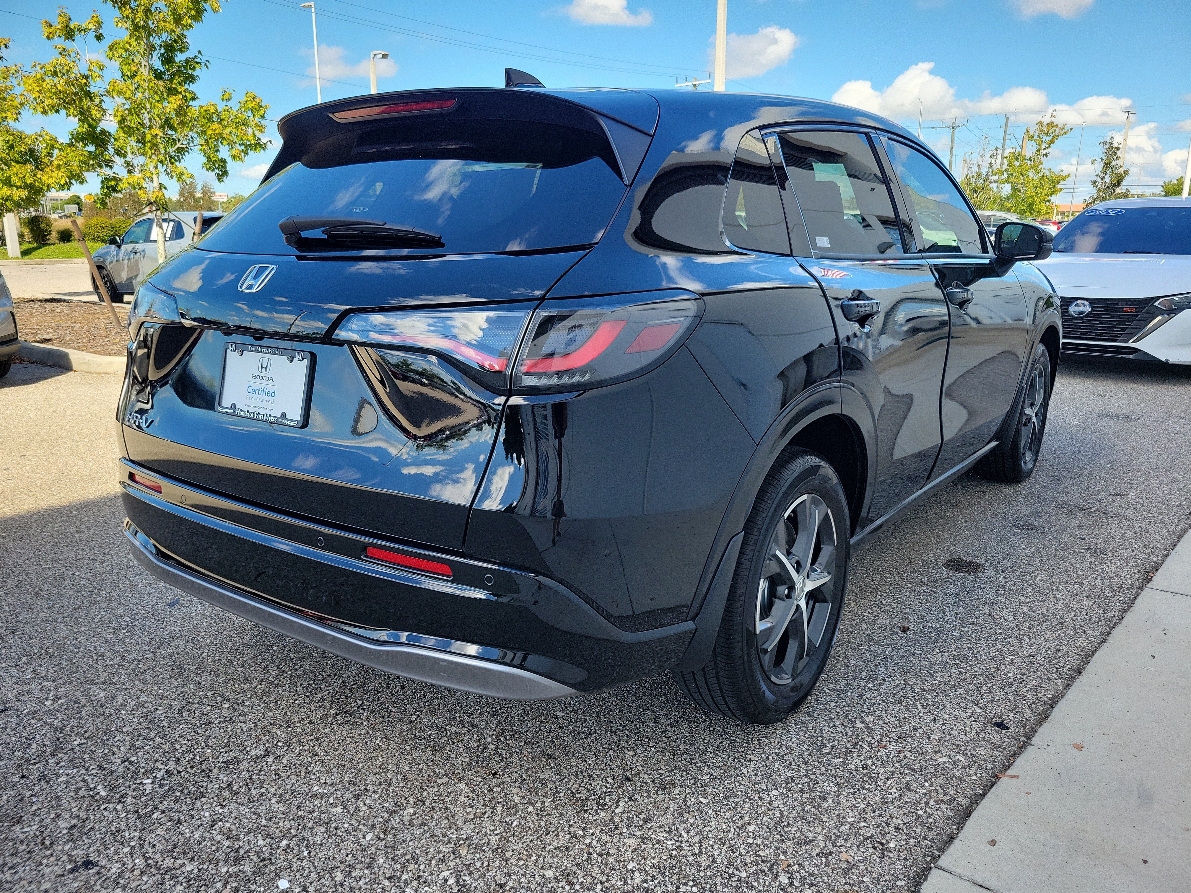 Used 2024 Honda HR-V EX-L image 6