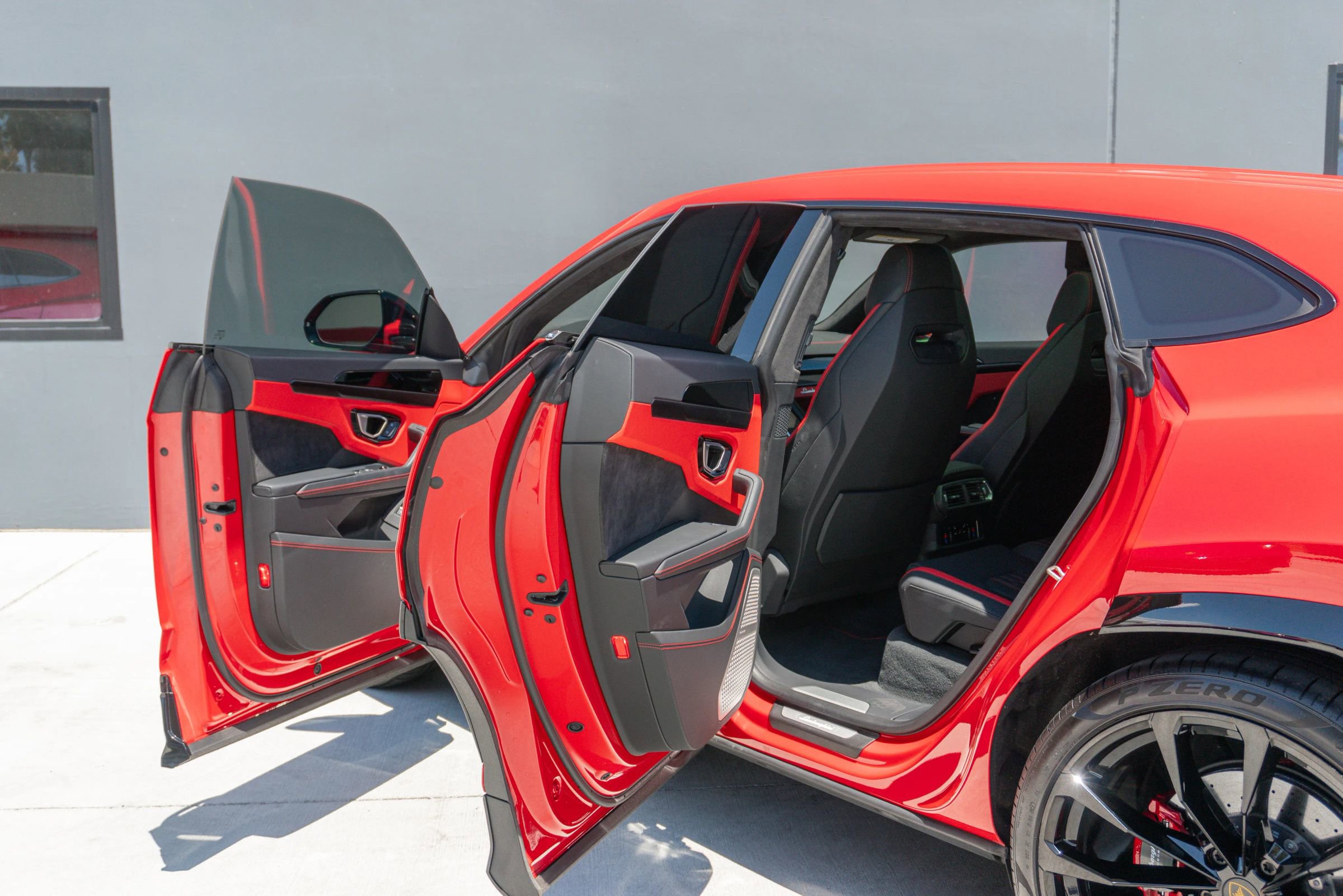 Used 2024 Lamborghini Urus S AWD/4WD image 76