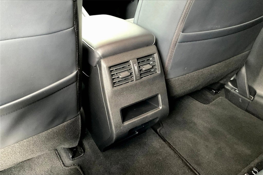 Used 2024 Mitsubishi Outlander SE Black Edition image 34