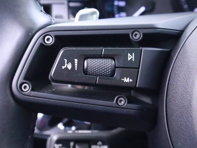 Certified 2024 Porsche Macan AWD/4WD image 31