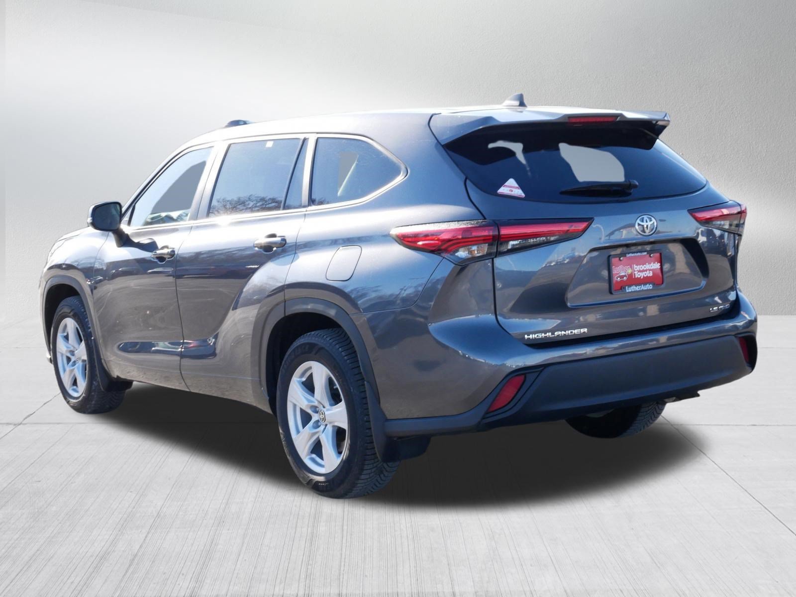 Used 2023 Toyota Highlander LE AWD/4WD image 5