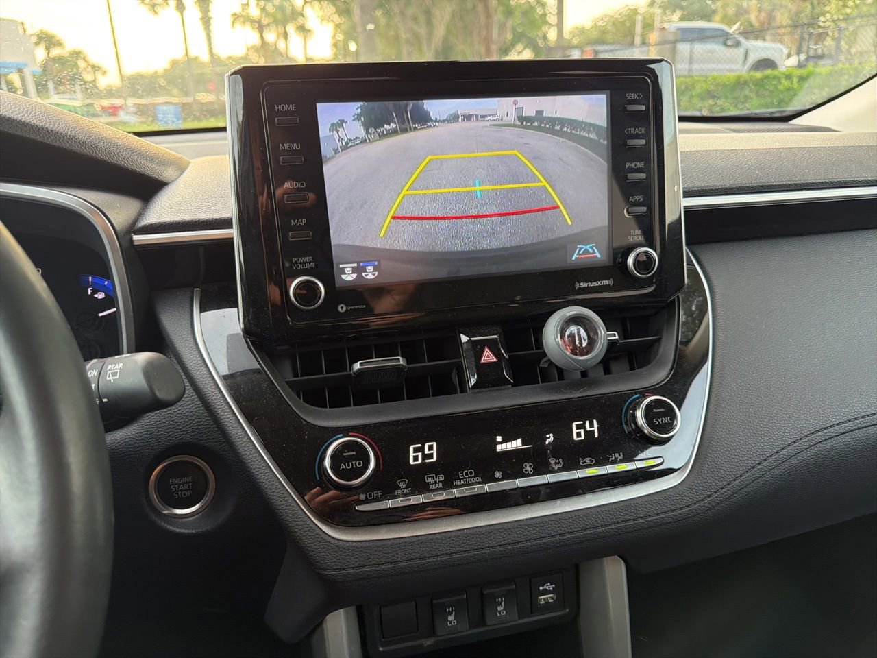 Used 2022 Toyota Corolla Cross XLE FWD image 9