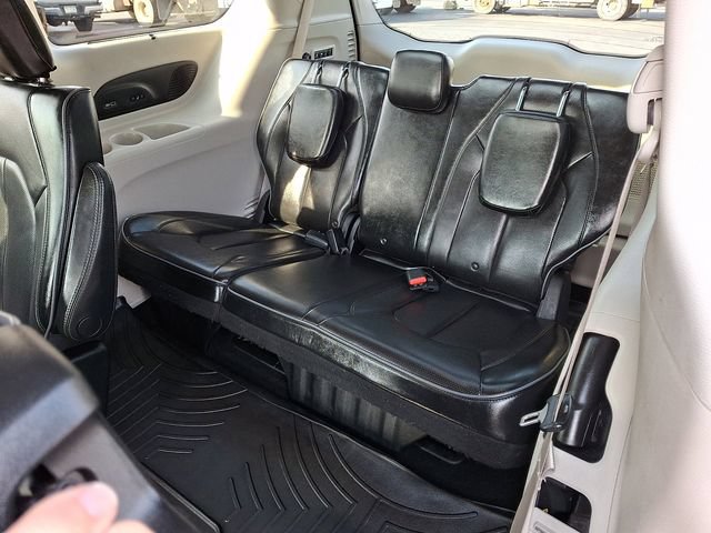 Used 2017 Chrysler Pacifica Limited FWD image 14