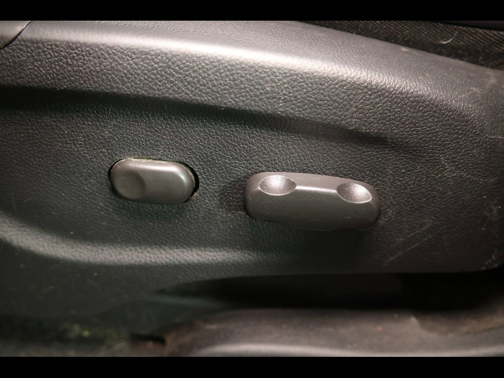 Used 2018 Chevrolet Trax LT w/ LT Convenience Package FWD image 12