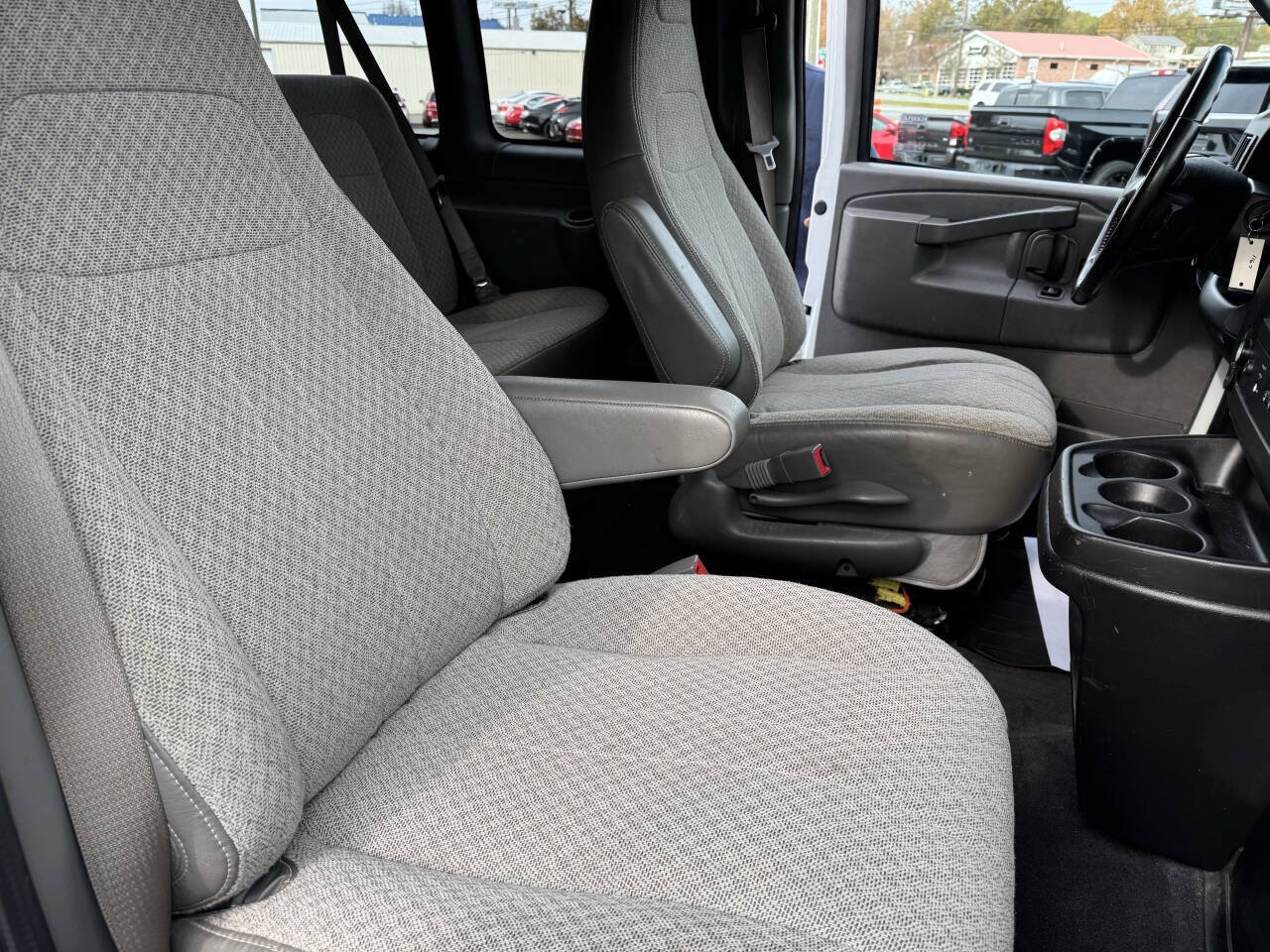 Used 2019 Chevrolet Express 3500 LS RWD image 8