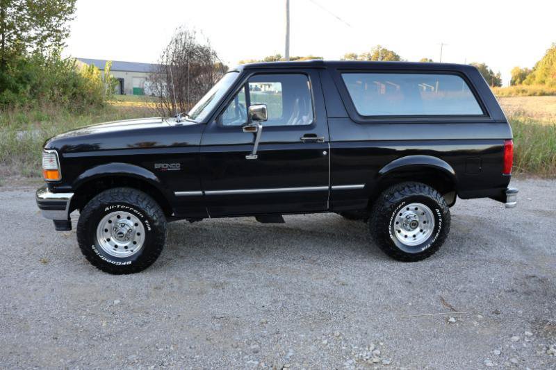 Used 1995 Ford Bronco XLT AWD/4WD image 2