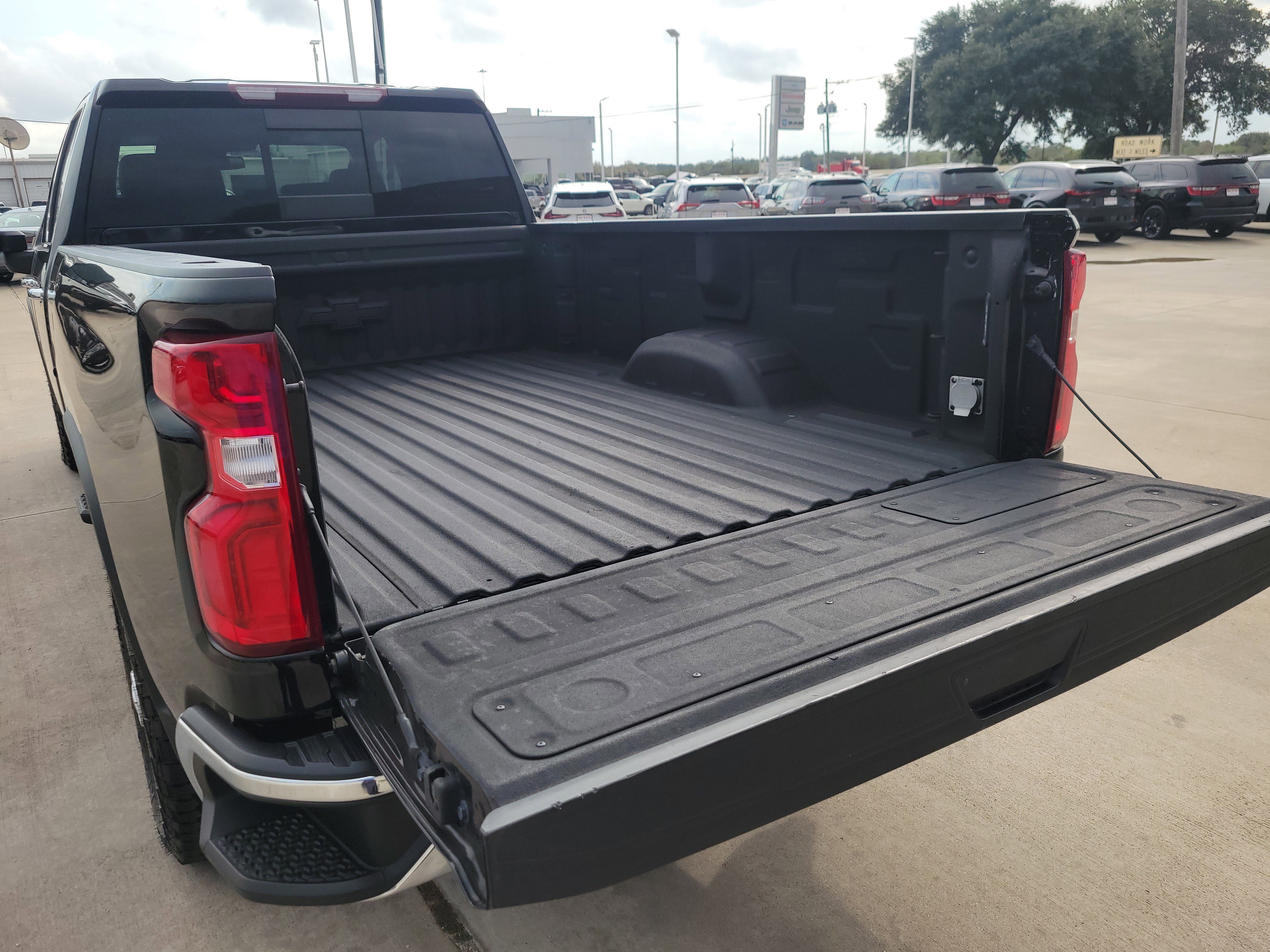 Used 2022 Chevrolet Silverado 2500 LTZ w/ LTZ Convenience Package image 28