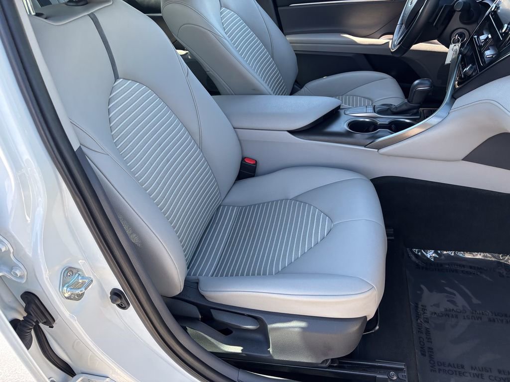 Used 2022 Toyota Camry SE FWD image 30
