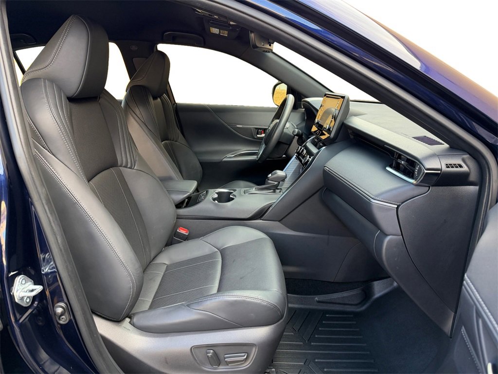 Used 2021 Toyota Venza XLE image 18