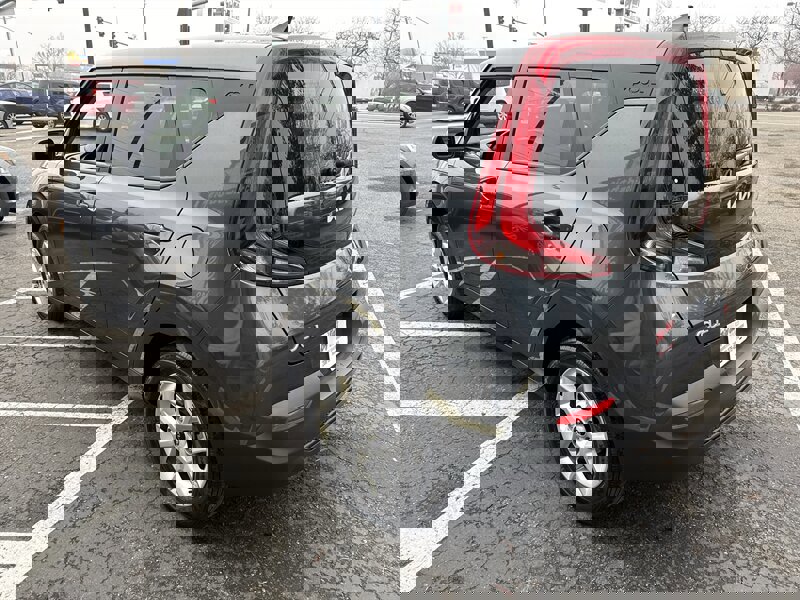 Used 2022 Kia Soul LX w/ Technology Package image 3