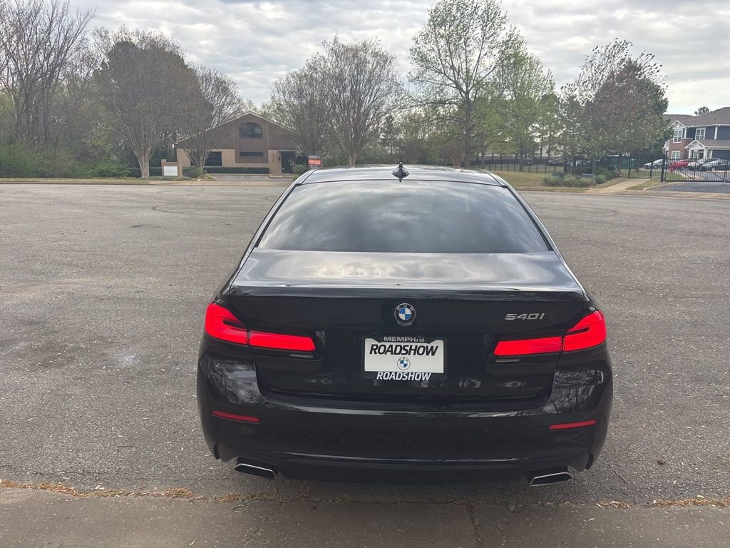 Used 2022 BMW 540i w/ Premium Package image 4