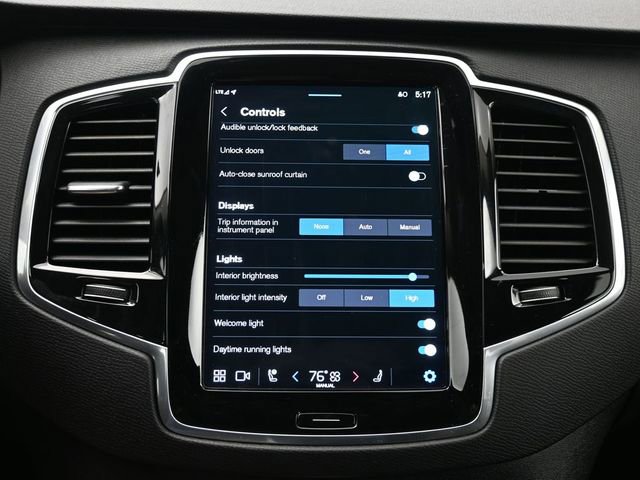 Used 2024 Volvo XC90 B5 Plus w/ Protection Package Premier image 18