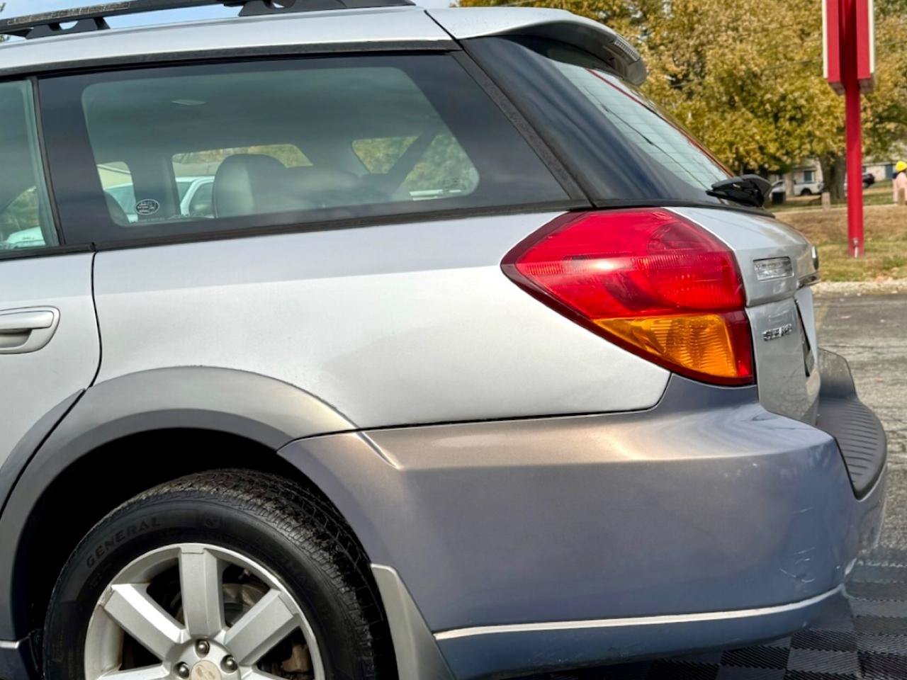 Used 2007 Subaru Outback 2.5i Limited AWD/4WD image 13