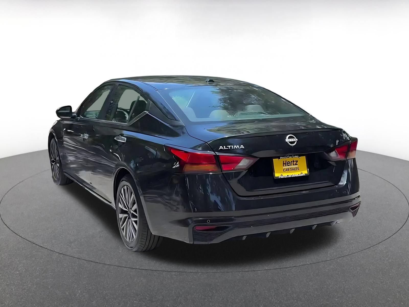Used 2025 Nissan Altima 2.5 SV FWD image 11